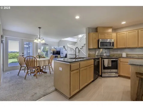 8895 SW Iowa Drive Tualatin OR 97062