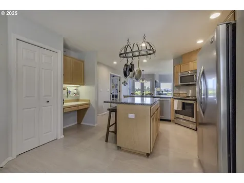 8895 SW Iowa Drive Tualatin OR 97062