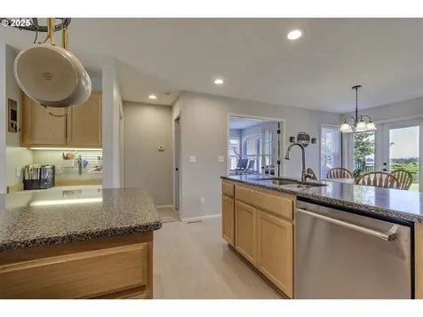 8895 SW Iowa Drive Tualatin OR 97062
