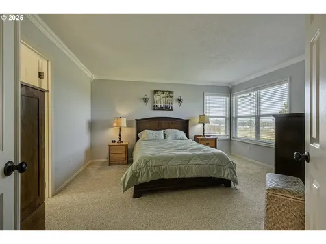 8895 SW Iowa Drive Tualatin OR 97062