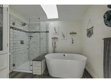 8895 SW Iowa Drive Tualatin OR 97062