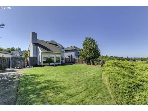 8895 SW Iowa Drive Tualatin OR 97062
