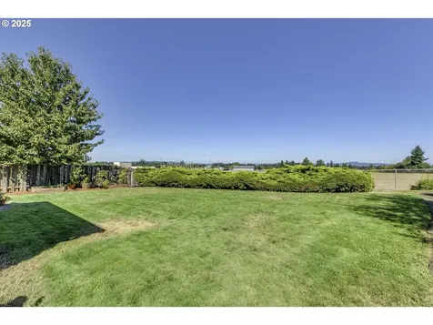 8895 SW Iowa Drive Tualatin OR 97062