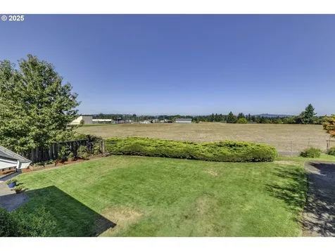 8895 SW Iowa Drive Tualatin OR 97062