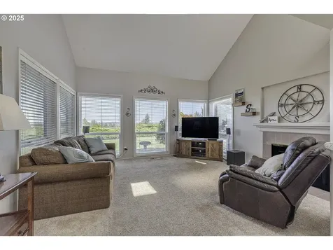 8895 SW Iowa Drive Tualatin OR 97062