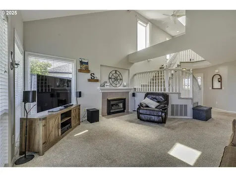 8895 SW Iowa Drive Tualatin OR 97062