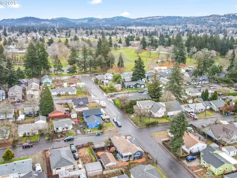 4727 SE 86th Court Portland OR 97266