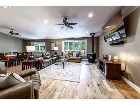 24945 Oak Lane Elmira OR 97437