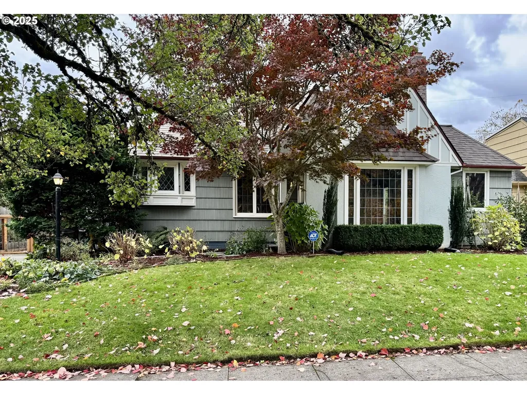 4428 NE Royal Court Portland OR 97213