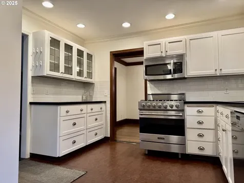 4428 NE Royal Court Portland OR 97213