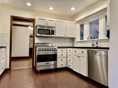 4428 NE Royal Court Portland OR 97213