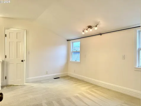 4428 NE Royal Court Portland OR 97213
