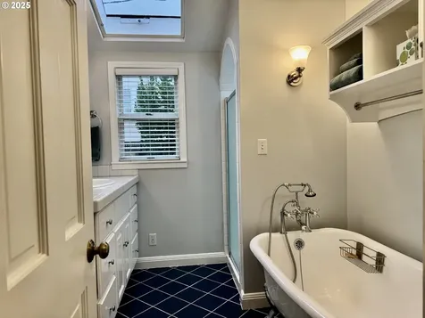 4428 NE Royal Court Portland OR 97213
