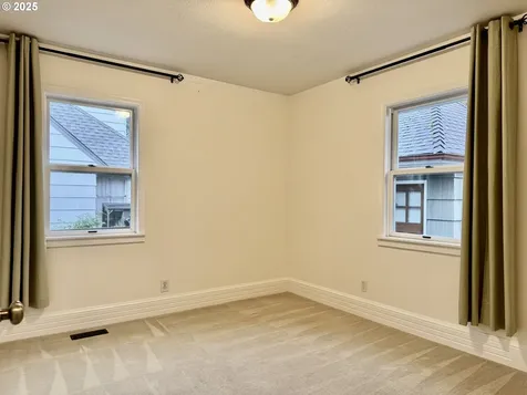 4428 NE Royal Court Portland OR 97213