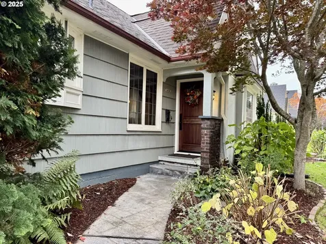 4428 NE Royal Court Portland OR 97213