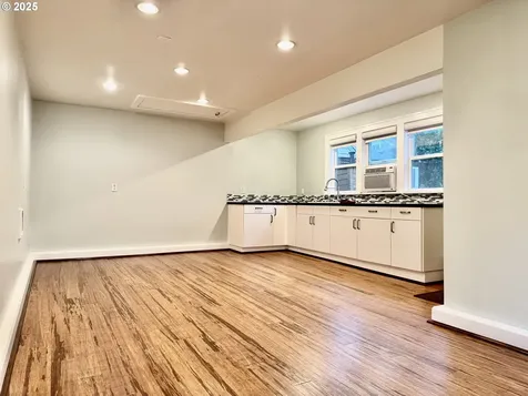 4428 NE Royal Court Portland OR 97213