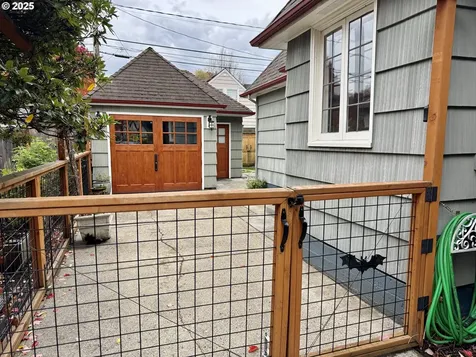 4428 NE Royal Court Portland OR 97213