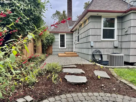 4428 NE Royal Court Portland OR 97213
