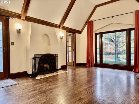 4428 NE Royal Court Portland OR 97213
