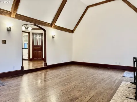 4428 NE Royal Court Portland OR 97213