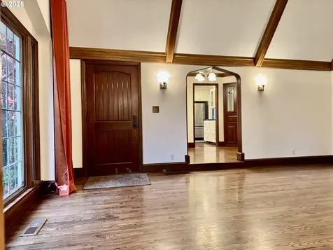 4428 NE Royal Court Portland OR 97213