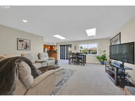 275 Allen Avenue Springfield OR 97477