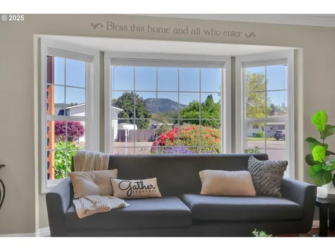275 Allen Avenue Springfield OR 97477