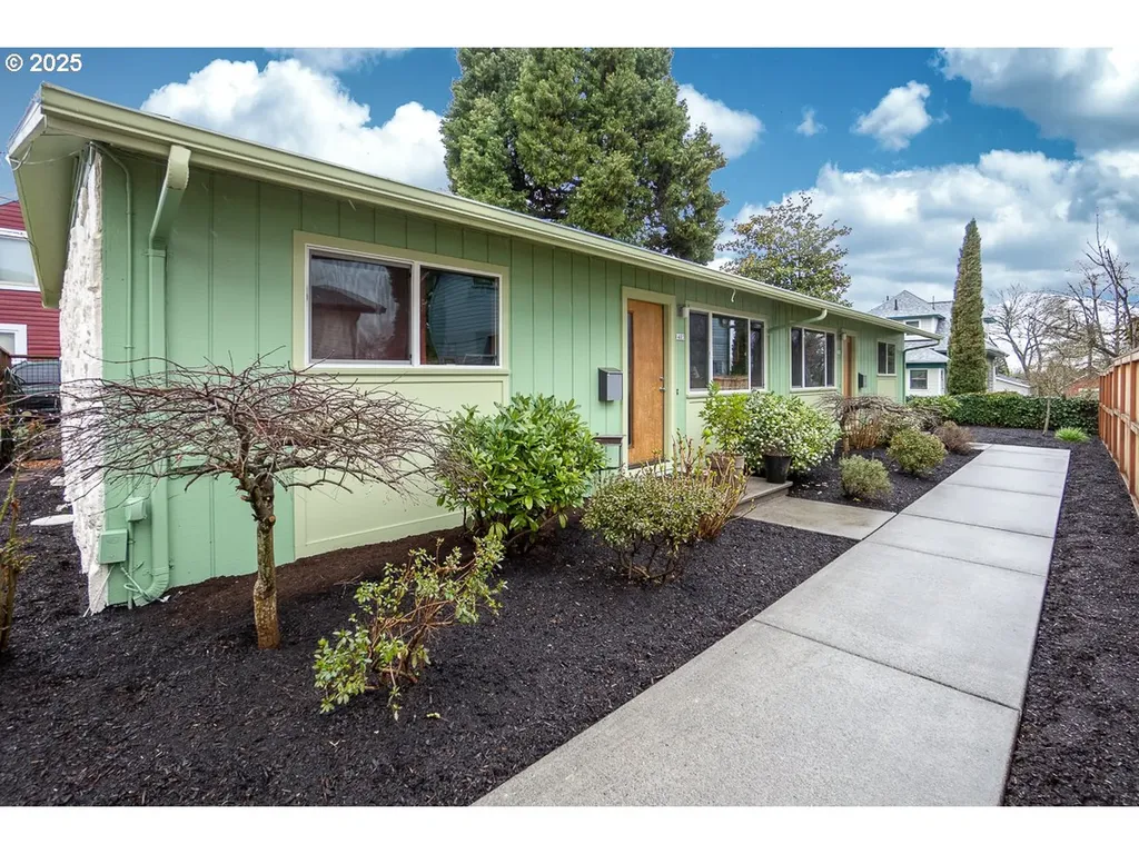 1403/1405 NE Holman Street Portland OR 97211