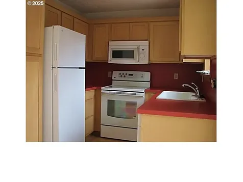 1403/1405 NE Holman Street Portland OR 97211