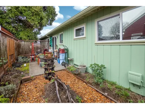 1403/1405 NE Holman Street Portland OR 97211