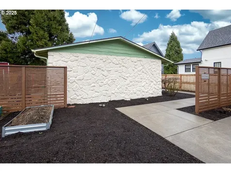 1403/1405 NE Holman Street Portland OR 97211
