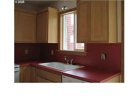1403/1405 NE Holman Street Portland OR 97211