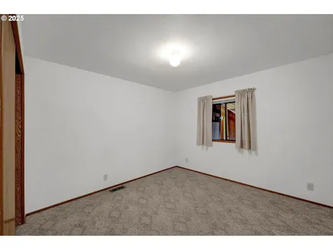 1199 N Terry Street Eugene OR 97402