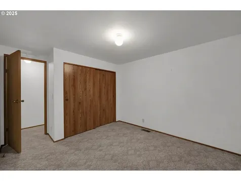1199 N Terry Street Eugene OR 97402