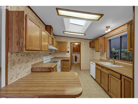 1199 N Terry Street Eugene OR 97402