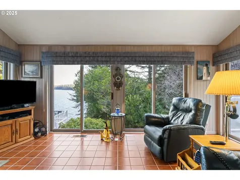 83499 S Cove Way Florence OR 97439