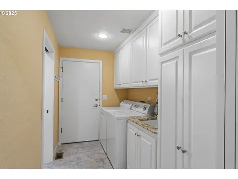 83499 S Cove Way Florence OR 97439