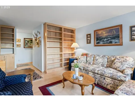 83499 S Cove Way Florence OR 97439