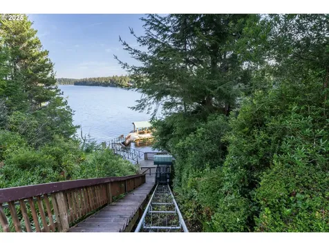 83499 S Cove Way Florence OR 97439