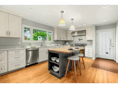 5150 SW Windsor Court Portland OR 97221