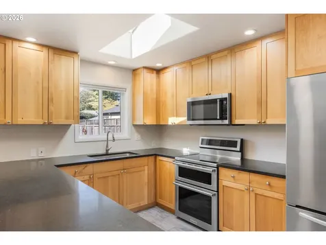 5719 SW 40th Avenue Portland OR 97221