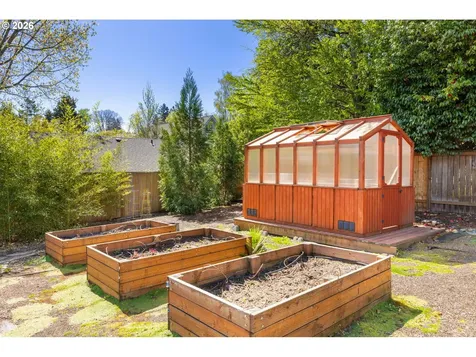 5719 SW 40th Avenue Portland OR 97221