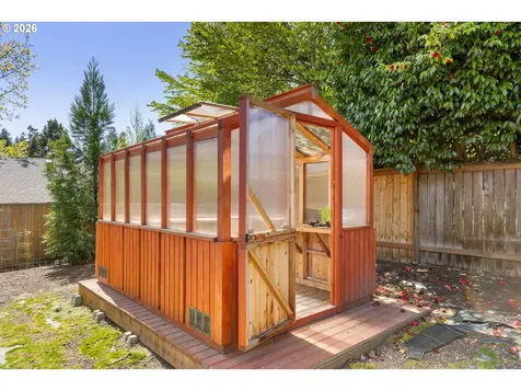 5719 SW 40th Avenue Portland OR 97221