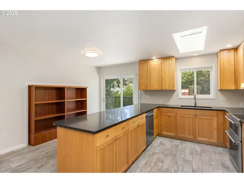 5719 SW 40th Avenue Portland OR 97221