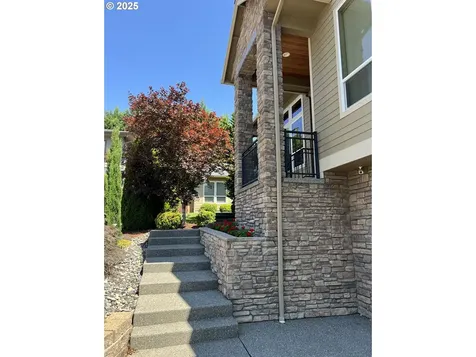 1323 SE Columbia Crest Court Vancouver WA 98664