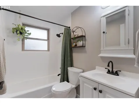 1709 N Cedar Street Newberg OR 97132