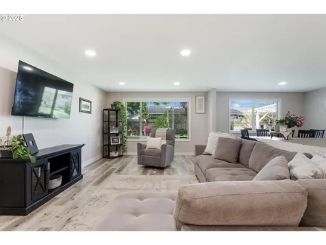 1709 N Cedar Street Newberg OR 97132