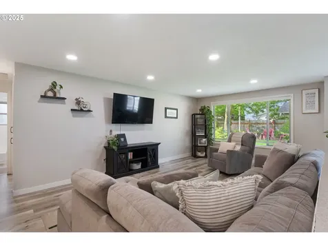 1709 N Cedar Street Newberg OR 97132