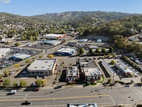 1347 NE Stephens Street Roseburg OR 97470