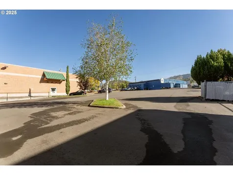 1347 NE Stephens Street Roseburg OR 97470